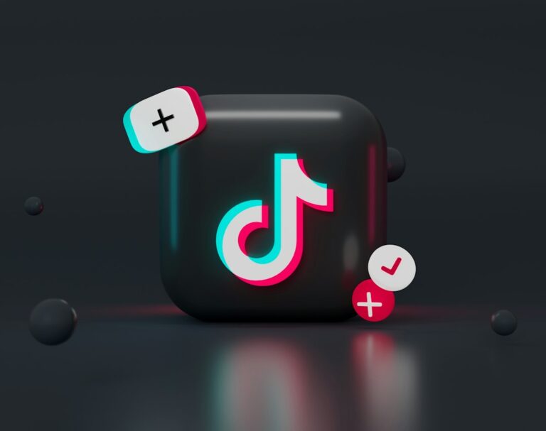 Influencer Marketing Earned Media Value: CreatorIQ vs Traackr for Measuring Influencer ROI